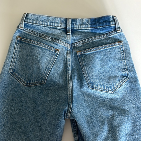 Abercrombie high rise 90’s relaxed jeans! - Picture 5 of 6